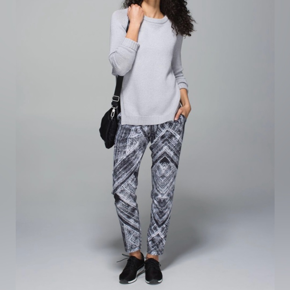 Lululemon Namaskar Pant II Heat Wave White Black Size 8